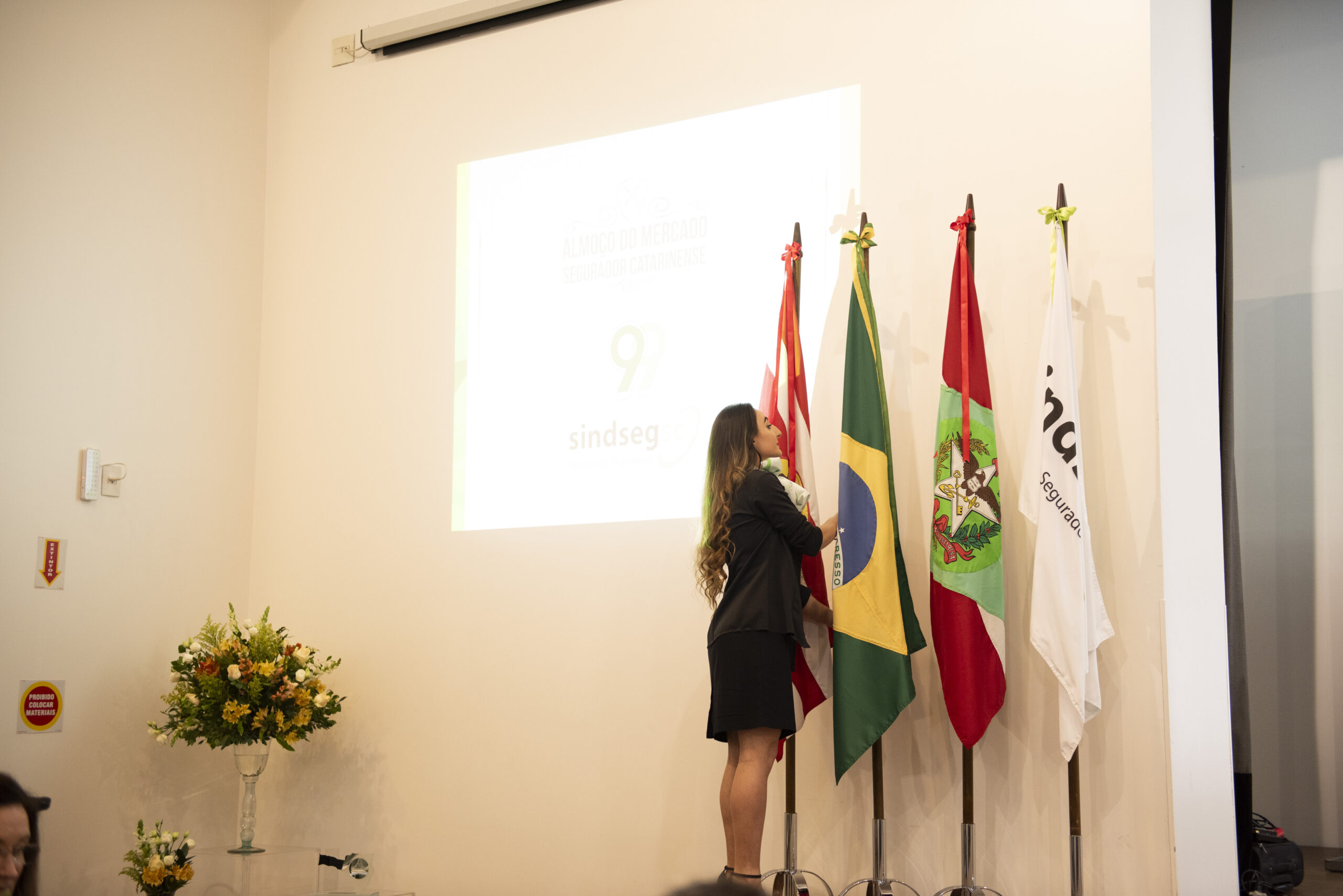 Isabela Kreff durante o Almoço do Mercado Segurador Catarinense / Foto: Douglas Seiler Fotografia / Divulgação