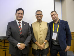 Arthur Pereira Sabbat, Diretor do Conselho Diretor da ANPD; Rajesh Ganesan, Presidente da ManageEngine; Tonimar Dal Aba, Gerente Técnico da ManageEngine / Foto: Universo do Seguro