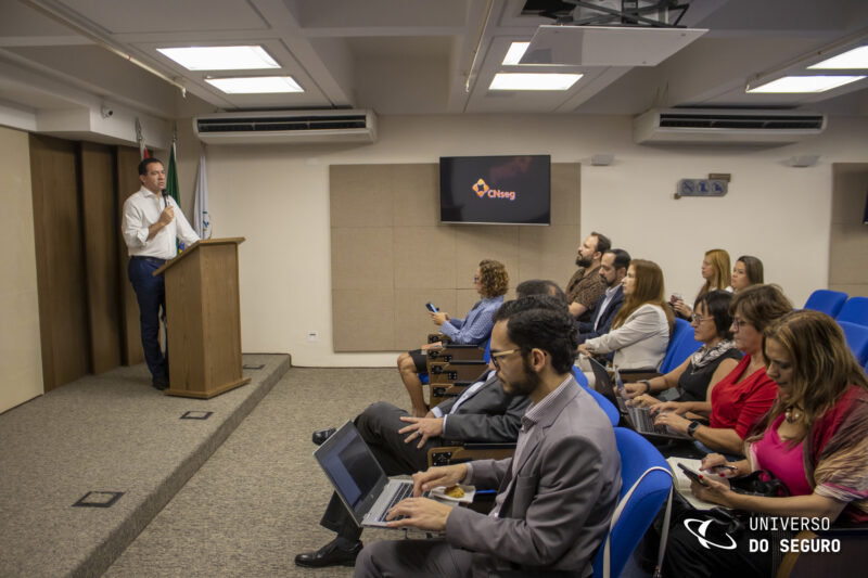 Dyogo Oliveira, Presidente da CNseg, em coletiva com jornalistas / Foto: Universo do Seguro