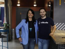 Tatiana Pimenta (CEO) e Everton Höpner (COO), fundadores da Vittude / Foto: Paulo Liebert / Divulgação