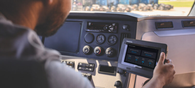 Trimble Transportation lança dispositivo all-in-one que exibe dados e estatísticas da viagem em tempo real aos motoristas / Divulgação