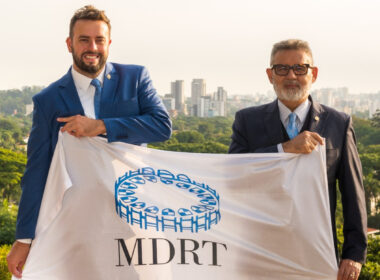 Felipe Eduardo Sousa, novo presidente da MDRT Brasil; e Josusmar Sousa, CEO da Mister Líber Corretora de Seguros / Foto: Antranik Photos / Divulgação