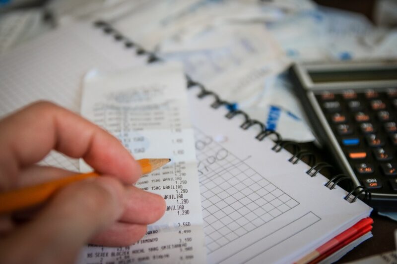 Especialista em contabilidade para investimentos ensina como pagar menos impostos sem sonegar/ Foto: pexels