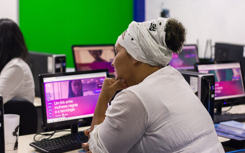 Olabi lança novo programa que visa formar estudantes negros em tecnologias para o sistema bancário / Foto: Divulgação