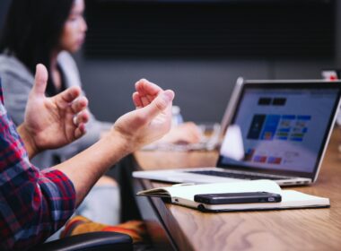 86% das pessoas mudariam de emprego por questões de saúde mental ou satisfação no trabalho, aponta pesquisa/ Foto: Unsplash