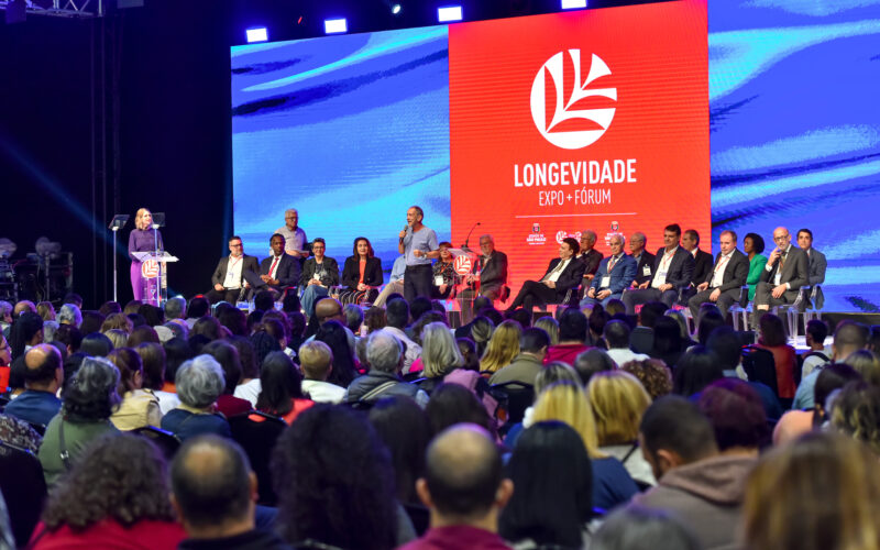 Primeiro dia da Longevidade Expo+Fórum reuniu autoridades e debateu a importância de políticas públicas mais abrangentes para a população 50+/ Foto: Divulgação