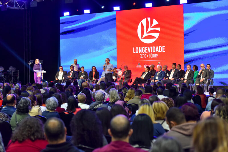 Primeiro dia da Longevidade Expo+Fórum reuniu autoridades e debateu a importância de políticas públicas mais abrangentes para a população 50+/ Foto: Divulgação