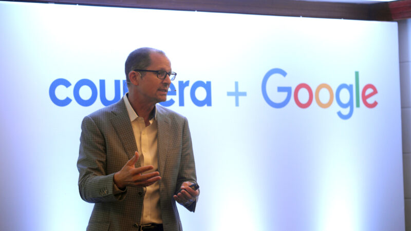 Jeff Maggioncalda, CEO da Coursera, em evento realizado em São Paulo, na última quarta (18 de outubro) / Foto: Divulgação