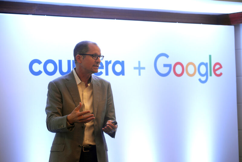 Jeff Maggioncalda, CEO da Coursera, em evento realizado em São Paulo, na última quarta (18 de outubro) / Foto: Divulgação