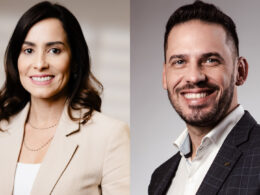 Andréa Nogueira, superintendente de seguros massificados da MAPFRE; e Raphael Bauer, diretor-geral comercial da MAPFRE / Foto: Divulgação