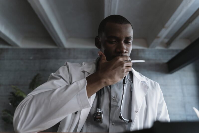 Otimização fiscal e maior organização financeira: o que é a contabilidade para médicos e profissionais de saúde e como fazê-la/ Foto: Pexels