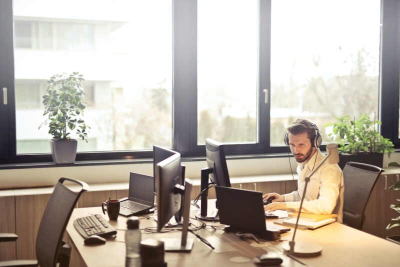 Simplifica+ gera economia de 1 milhão de horas para clientes com automatização/ Foto: Pexels