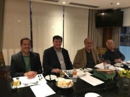 Da esquerda para direita, mesa diretora do jantar de outubro: Marcus Vinicius Martins; Gilberto Villela; Anselmo Abrantes Fortuna e Jorge Carvalho / Foto: Divulgação