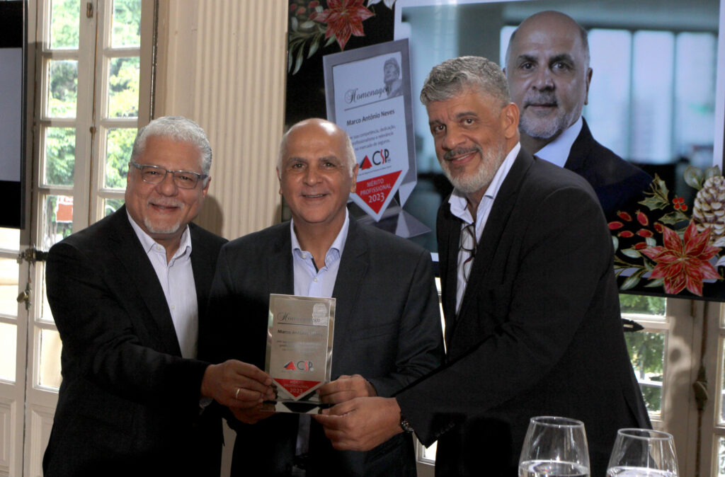 Homenagem aos integrantes da diretoria que encerram o mandato no fim do ano