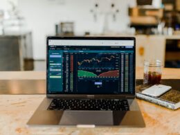 Rico oferece CDB com rendimento de 150% do CDI para novos clientes/ Foto: Unsplash
