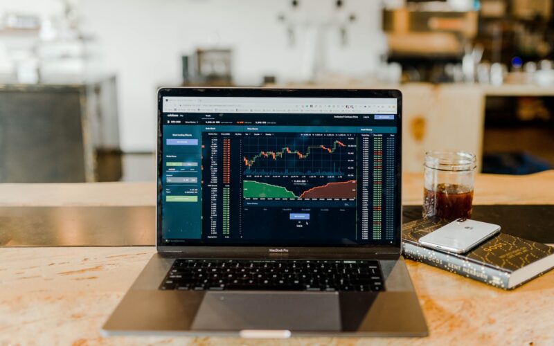 Rico oferece CDB com rendimento de 150% do CDI para novos clientes/ Foto: Unsplash