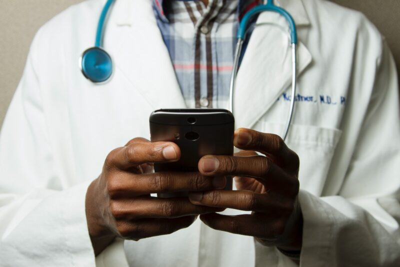 Globus Seguros desenvolve o mais novo RC Médico/ Foto: Unsplash