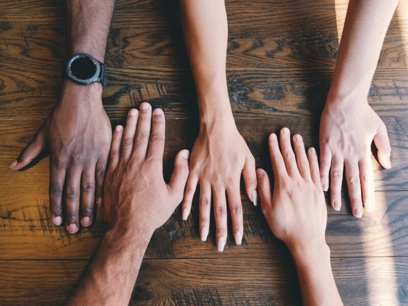Odontoprev conquista Selo de Direitos Humanos e Diversidade / Foto: Clay Banks / Unsplash Images