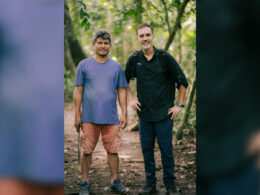 O aluno JJ Durand Torres e o instrutor Diego Davila na Amazônia peruana/ Foto: Divulgação/Udemy