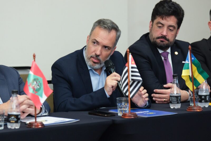 Fabrizio Pieroni (à esquerda) e José Luiz Moraes (à direita) são, respectivamente, Diretor Financeiro e Presidente da APESP/ Divulgação: M2 Comunicação