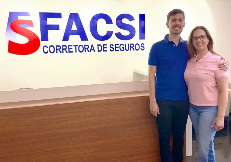 Guilherme Fávaro, filho da executiva Simone Fávaro, está sendo preparado para suceder a mãe no comando da Fasci Corretora de Seguros/ Foto: Divulgação