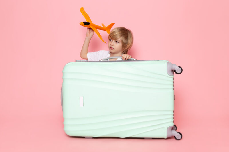 Índice de crianças e adolescentes em viagem internacional cresce no último ano/ Foto: Freepik