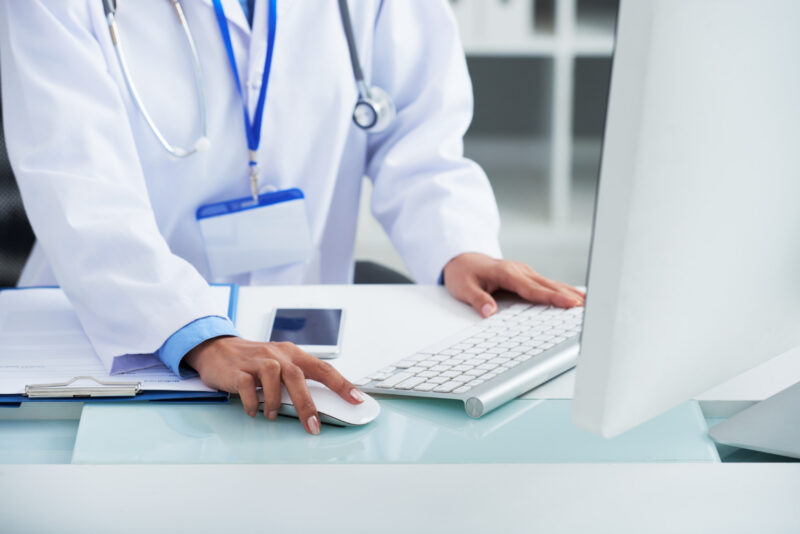 18% das organizações de saúde possuem mecanismos de defesa de dados/ Foto: Freepik