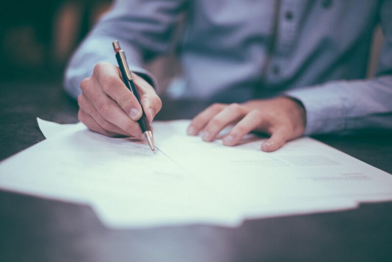 Segurados receberam quase R$ 14 bilhões entre janeiro e novembro de 2023/ Foto: Unsplash