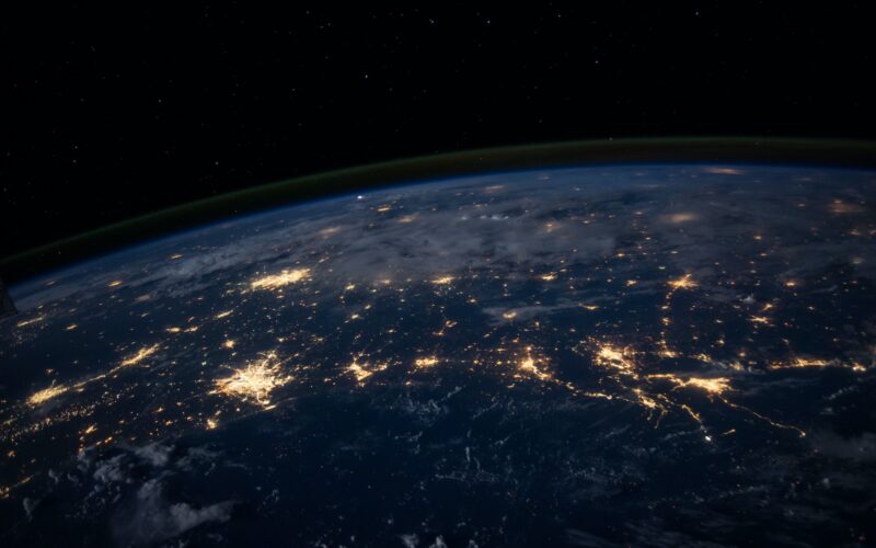 Riscos Globais de 2024: desinformação está no topo dos riscos globais em 2024 e ameaças ambientais se intensificam/ Foto: Unsplash