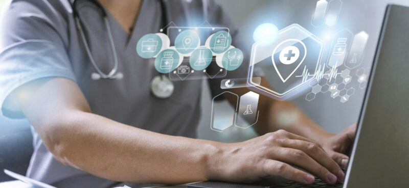 Tecnologia como aliada da saúde: soluções engajam e melhoram a experiência dos pacientes/ Foto: Freepik