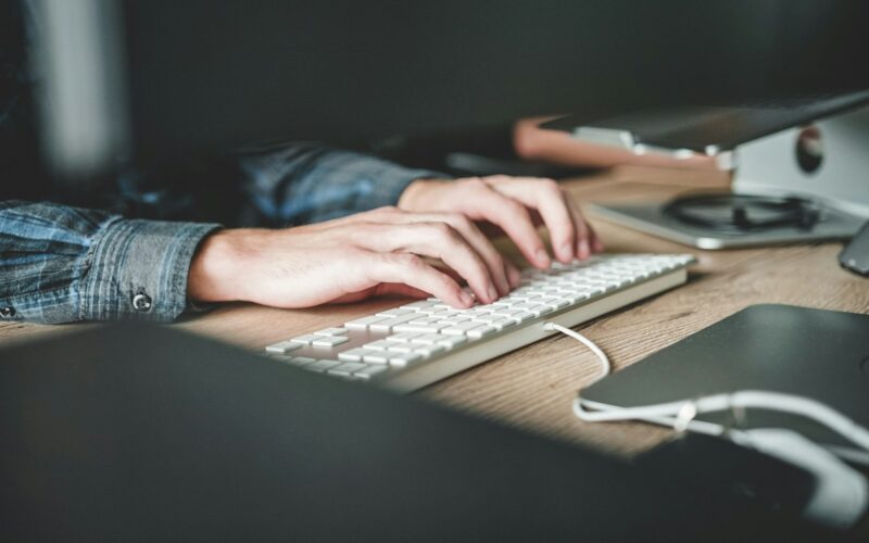 Ferramenta gratuita da Pluggy permite que devs criem soluções para Open Finance/ Foto: Unsplash