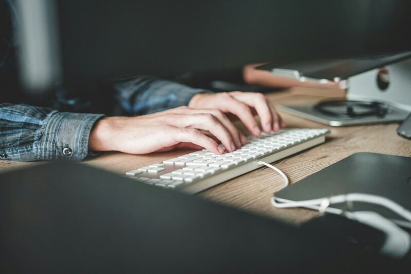 Ferramenta gratuita da Pluggy permite que devs criem soluções para Open Finance/ Foto: Unsplash