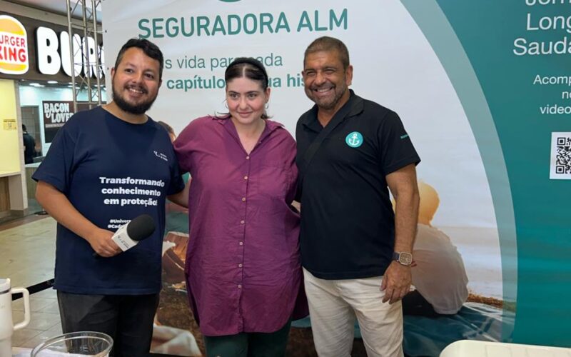 William Anthony (CEO do Universo do Seguro), Izabel Alvez, (vencedora do Masterchef Brasil) e Alexandre Dominguez (CEO da Seguradora ALM) / Foto: Divulgação
