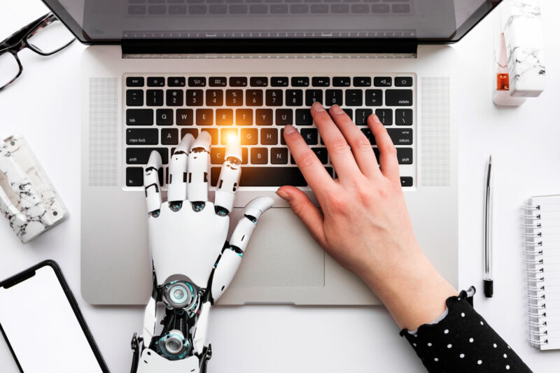 Saiba mais sobre o papel da IA na conexão entre tecnologia e negócios para 2024/ Foto: Freepik
