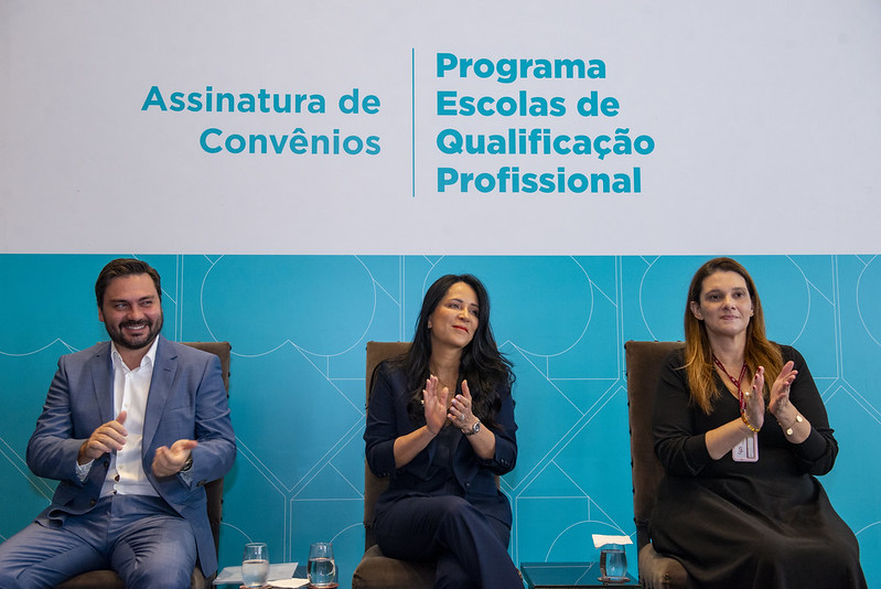 Filipe Sabará, presidente do Conselho do Fundo Social de São Paulo, Cristiane Freitas, primeira-dama do Estado e presidente do FUSSP e Danielle Benevide, coordenadora de projetos do Centro Paula Souza / Foto: Divulgação