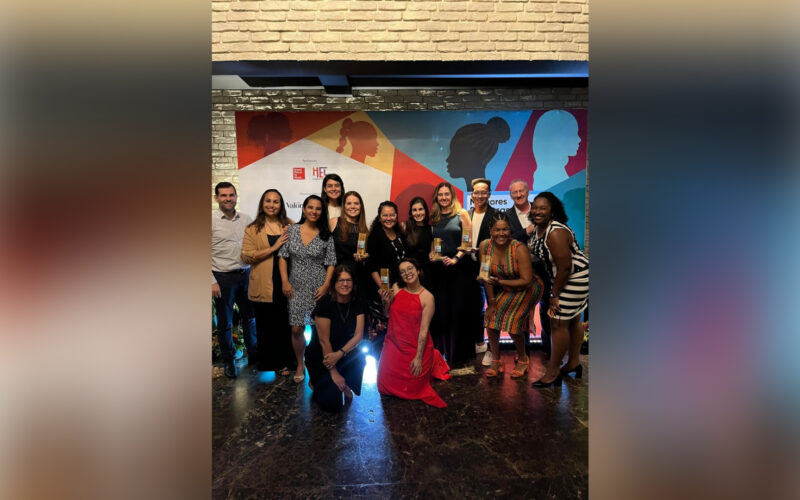 Equipe de Pessoas & Cultura reunida para celebrar a conquista / Foto: Divulgação