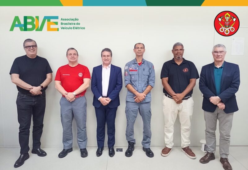Da esquerda para a direita: Carlos Roma, tenente-coronel Max Schroeder, Ricardo Bastos, capitão Ronaldo Ribeiro e Marcelo Valle / Foto: Divulgação