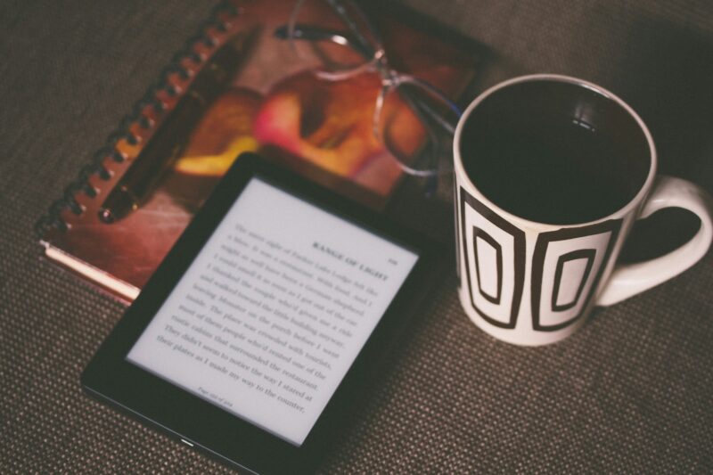 Grupo MAG lança ebook gratuito com orientações para que seu Imposto de Renda não caia na malha fina / Foto: Aliis Sinisalu / Unsplash Images