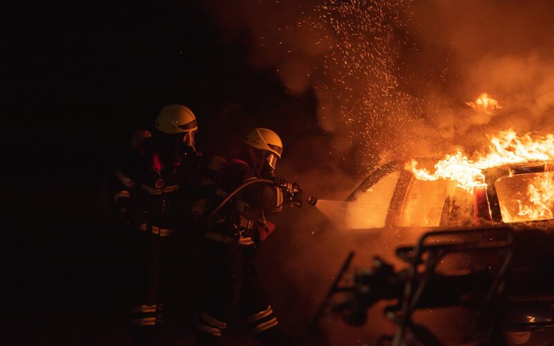 Incêndio em veículo: qual cobertura escolher no Seguro Automotivo? / Foto: Dominik Sostmann / Unsplash Images