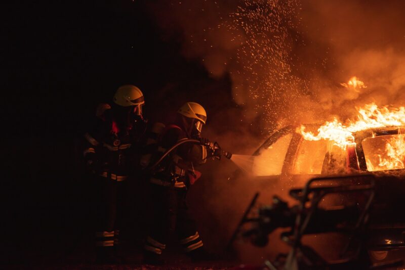 Incêndio em veículo: qual cobertura escolher no Seguro Automotivo? / Foto: Dominik Sostmann / Unsplash Images