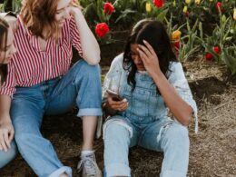 Ambiente profissional é onde mais se reproduz piadas ofensivas, afirmam 6 em cada 10 brasileiros / Foto: Priscilla Du Preez / Unsplash Images