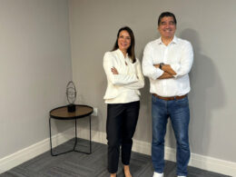 Marusia Gomez, diretora geral da Resolve Assist; Richard Vinhosa, CEO do Grupo EZZE / Foto: Divulgação
