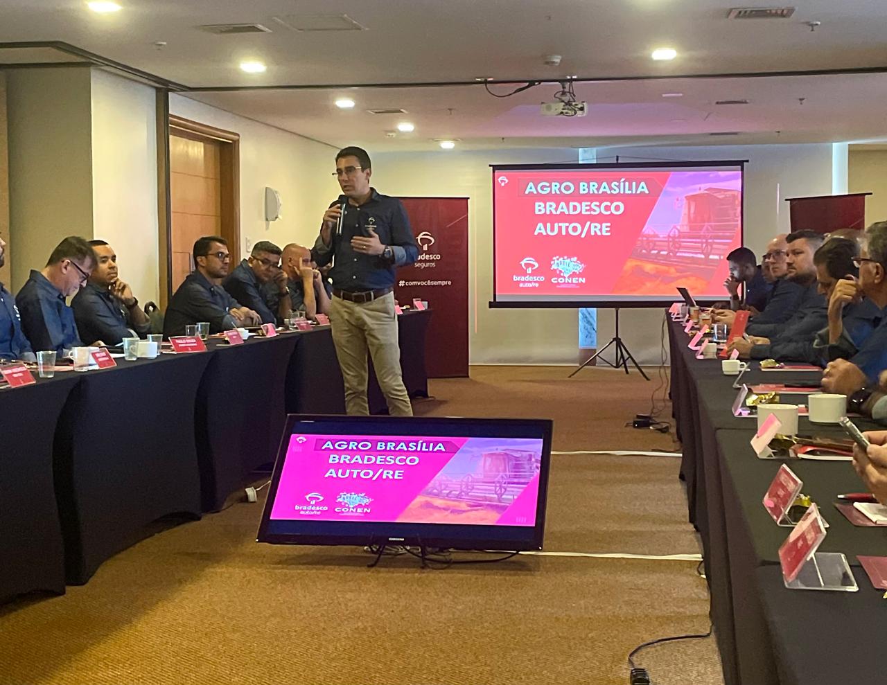 Superintendente executivo regional, Paulo César, durante apresentação aos corretores / Foto: Divulgação
