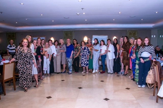 As mães receberam homenagem, bombons, flores e muito carinho dos membros do Clube da Bolinha-RJ / Foto: Dalvino Santino / Divulgação