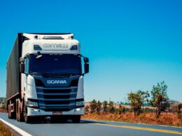 Entidades do transporte se pronunciam sobre a Taxa de Controle e Fiscalização Ambiental (TCFA) / Foto: Gabriel Santos / Unsplash