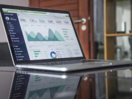 Startup mira mercado de corretoras de seguros e disponibiliza 60 milhões de CNPJs e registros de 24 milhões de empresas ativas para o setor / Foto: Carlos Muza / Unsplash