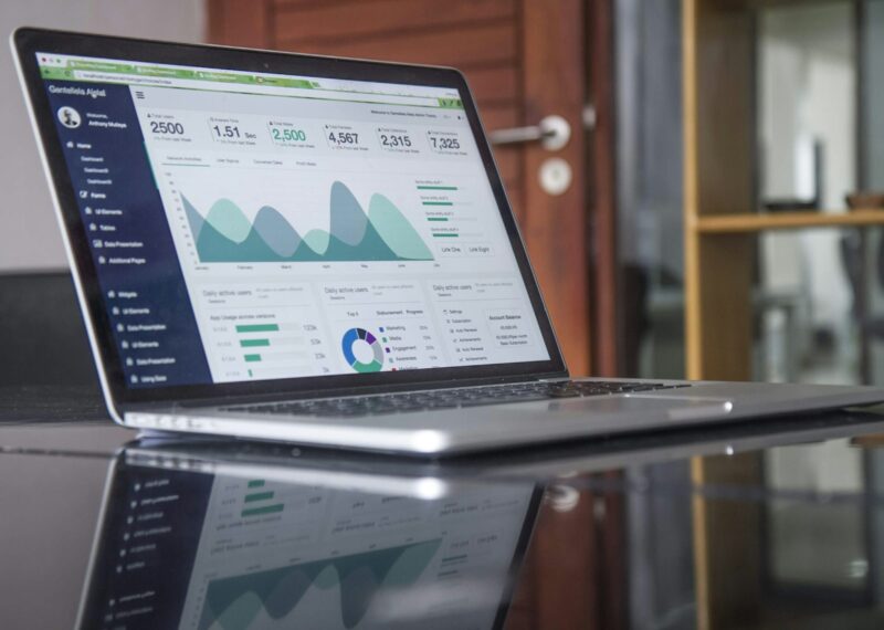 Startup mira mercado de corretoras de seguros e disponibiliza 60 milhões de CNPJs e registros de 24 milhões de empresas ativas para o setor / Foto: Carlos Muza / Unsplash
