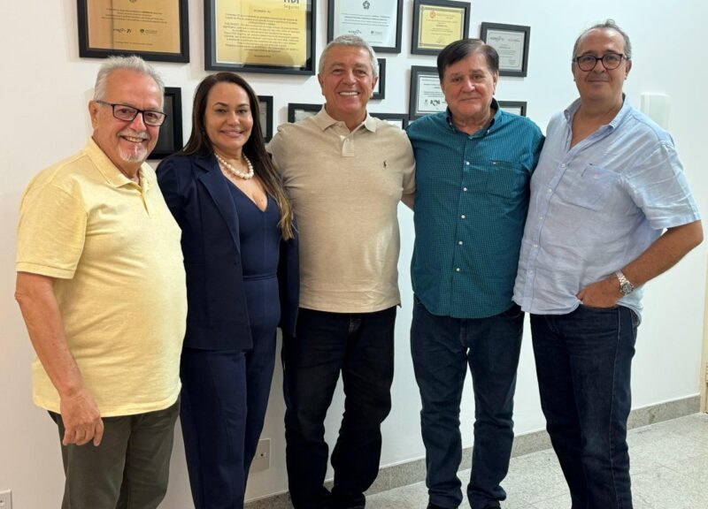 Da esquerda para direita: Joffre Nolasco; Jaqueline Rocha; Luiz Philipe Baeta Neves; Gilberto Villela e César Augusto Braga / Foto: Divulgação
