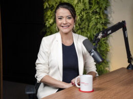 Lívia Torres, apresentadora do videocast Jornada Conectada / Foto: Divulgação