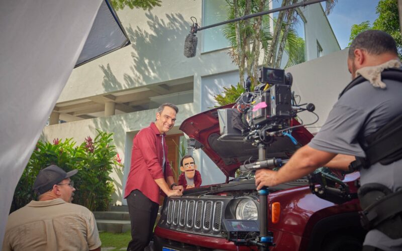 Tadeu Schmidt e Tadeuzinho enfrentam desafios automotivos e apresentam benefícios do seguro em nova campanha da Bradesco Seguros / Foto: Divulgação